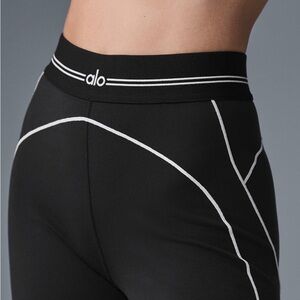 ALO YOGA Airbrush High-Waist Heart Throb Leggings only worn twice!